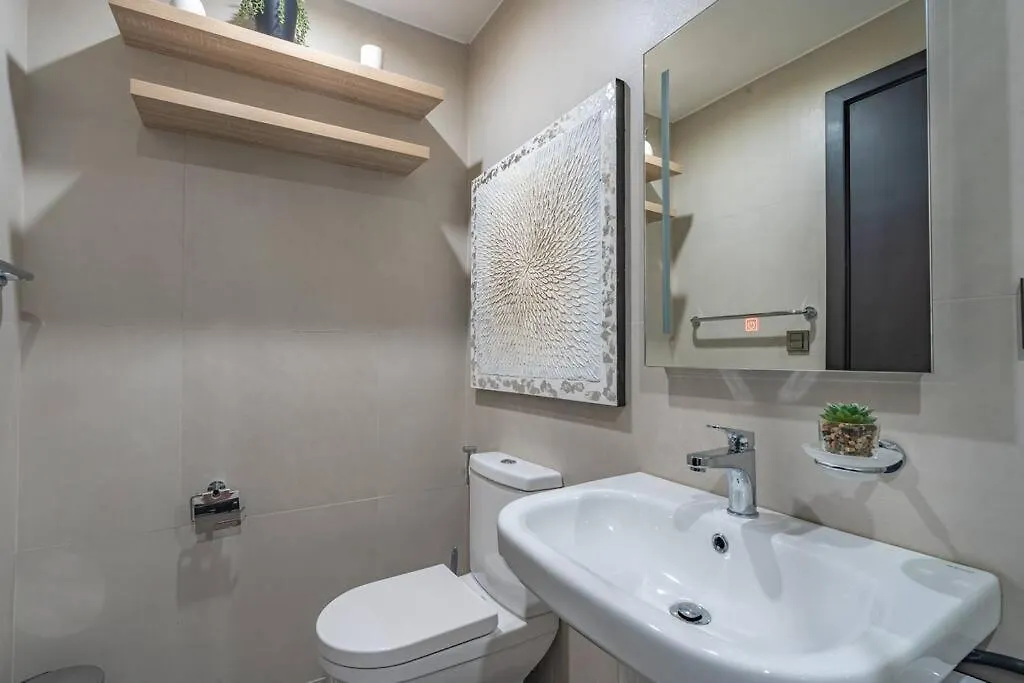 Aeon Towers L Amazing City Views L Stylish L Ayala Mall Davao Apartment